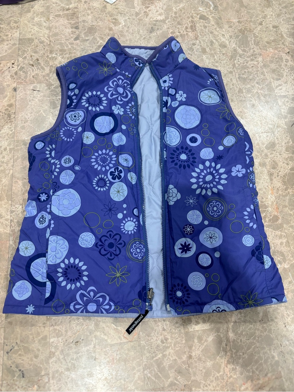 Patagonia women’s size S Purple Floral outdoor Vest